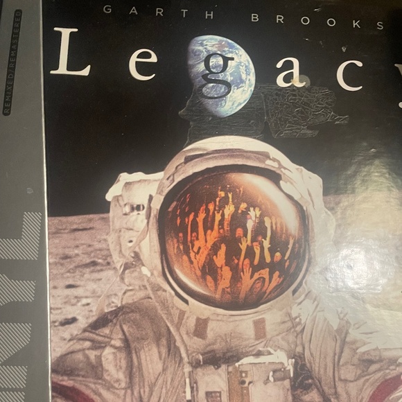 Garth Brooks - Picture 2 of 5